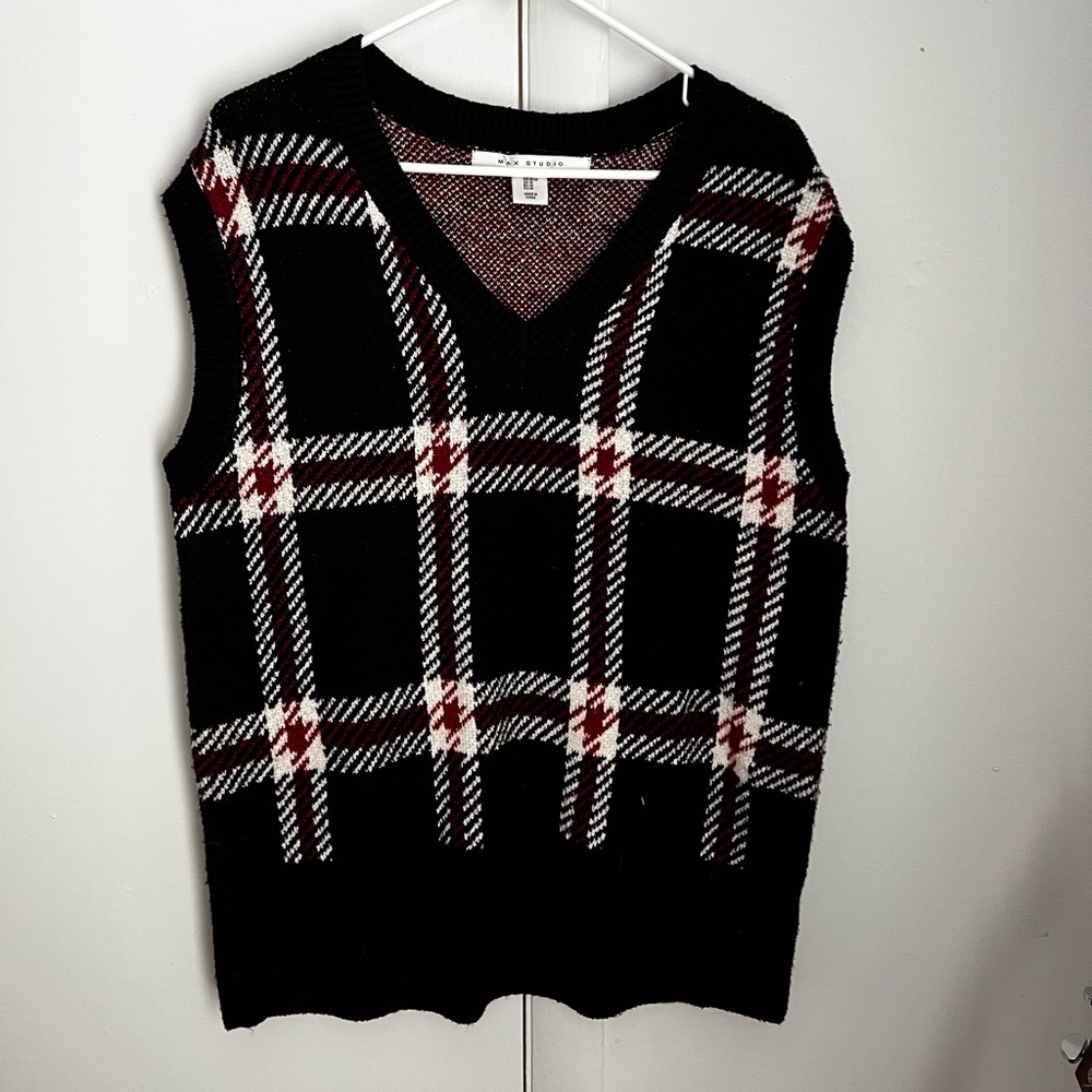 Oversized knot sweater vest